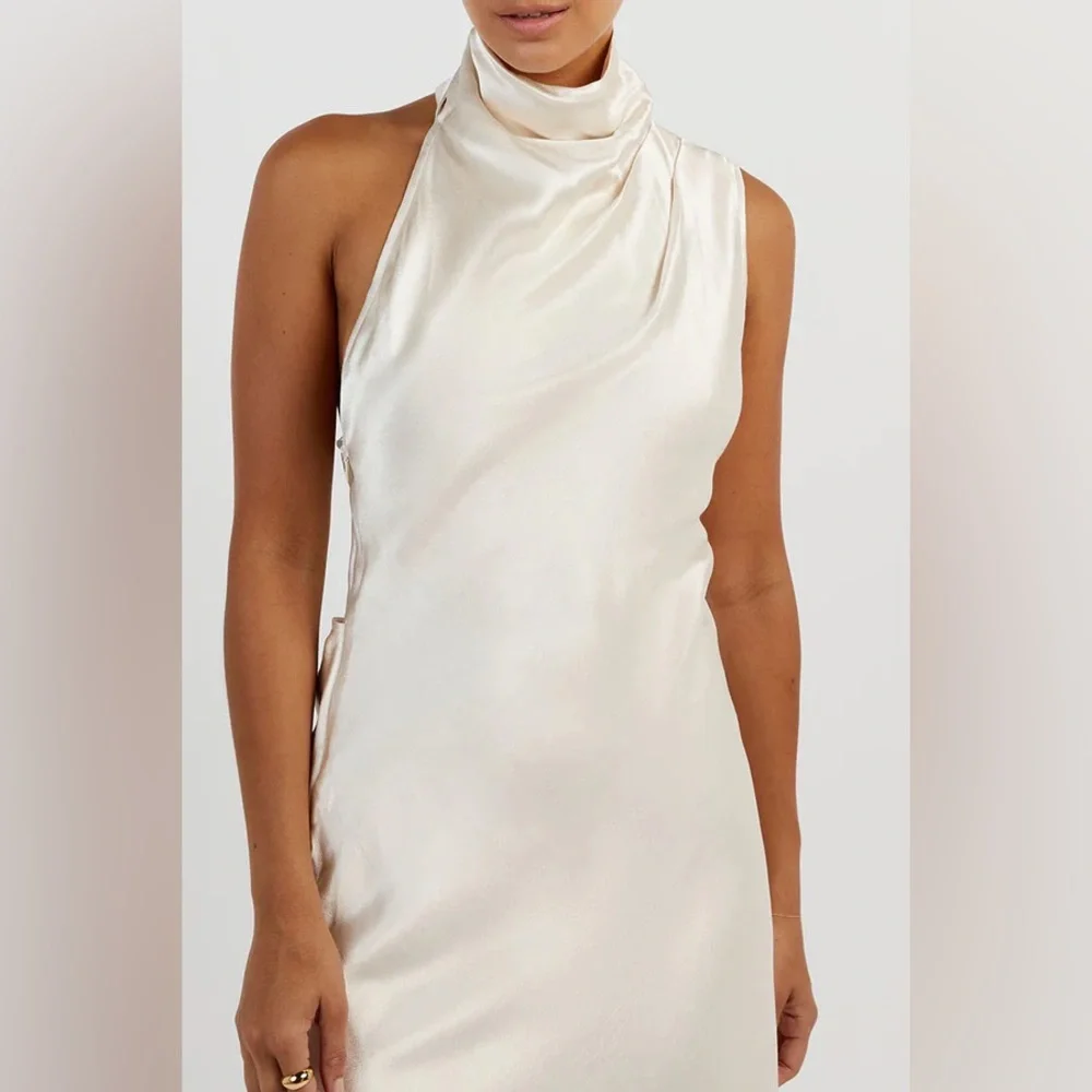 DISSH Aisle Pearl Satin Backless Mini Dress - Picture 4 of 5